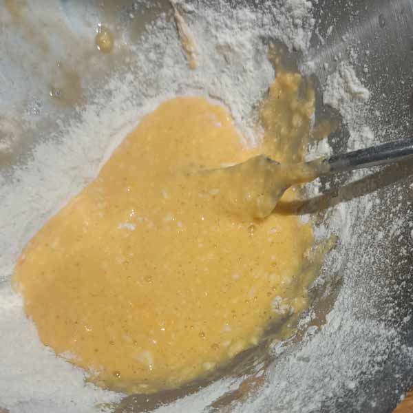 Mixing pasta dough by hand