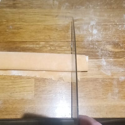 Slicing folded pasta