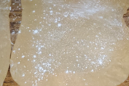 Flouring homemade pasta